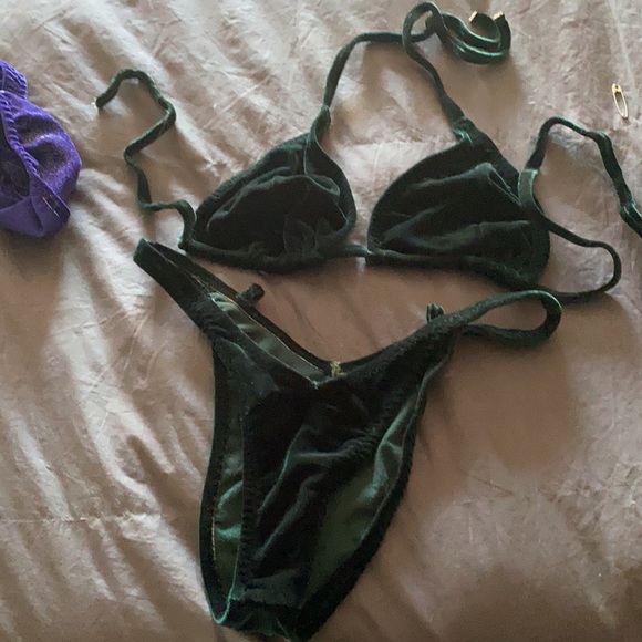 Competition Suit - Picture 5 of 9